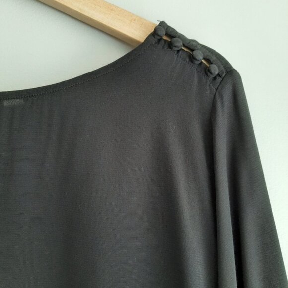 GAP Button-Shoulder Boatneck Top Light Flowy High Low Hem Blouse Black Sz L - Picture 7 of 14